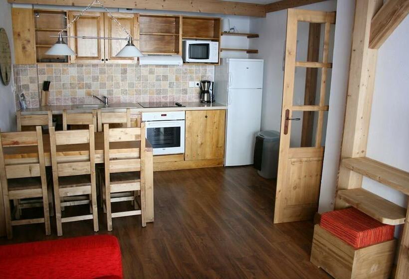2 Bedroom Apartment, Chalet Des Neiges : La Cime Des Arcs