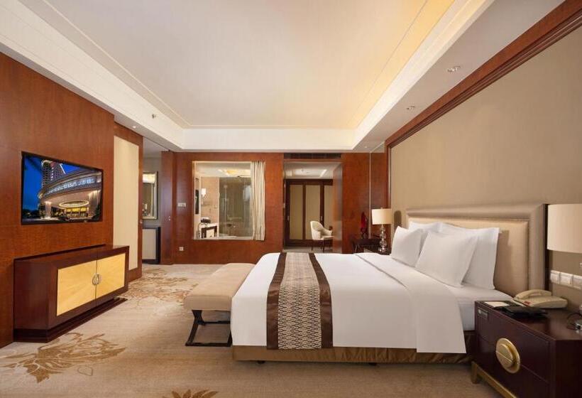 سوییت لوکس, Shenzhen Baolilai International