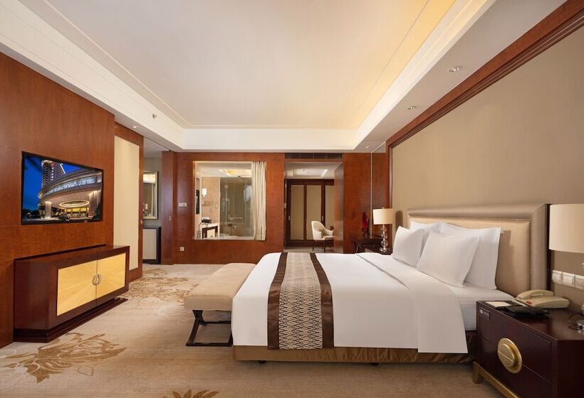 سوییت لوکس, Shenzhen Baolilai International