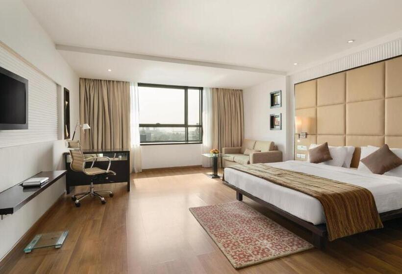 اتاق لوکس با تخت بزرگ, Ramada By Wyndham Navi Mumbai