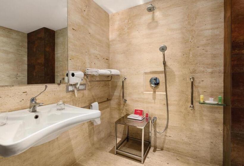 اتاق لوکس با تخت بزرگ, Ramada By Wyndham Navi Mumbai