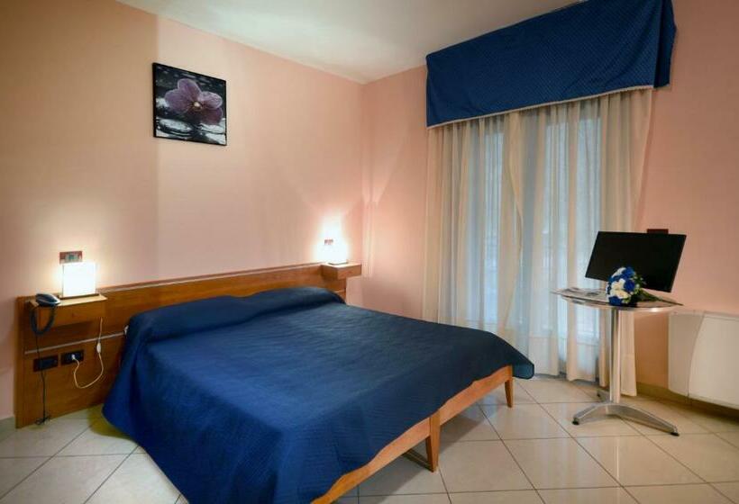 اتاق استاندارد با بالکن, Royal Hotel Montevergine