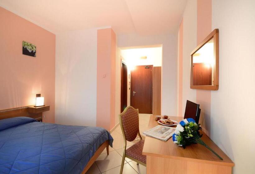 اتاق استاندارد با بالکن, Royal Hotel Montevergine