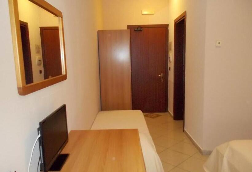 اتاق استاندارد یک تخته با بالکن, Royal Hotel Montevergine