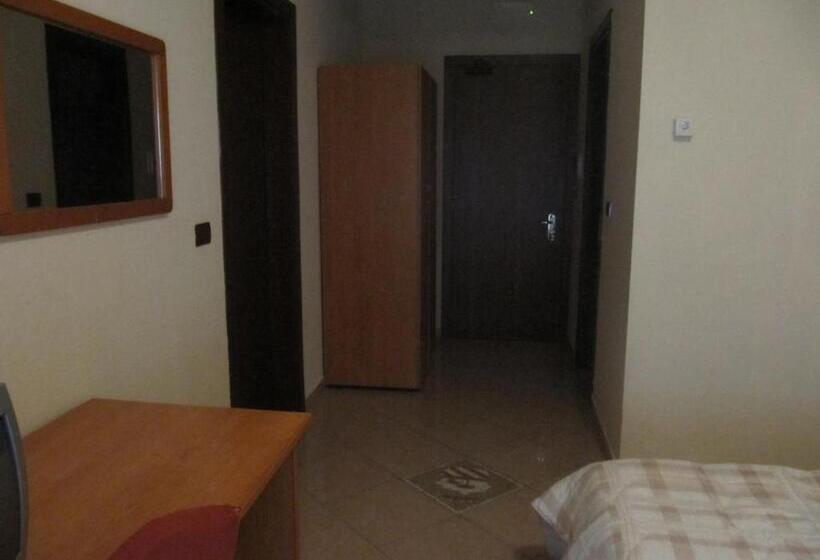 اتاق استاندارد سه تخته با بالکن, Royal Hotel Montevergine