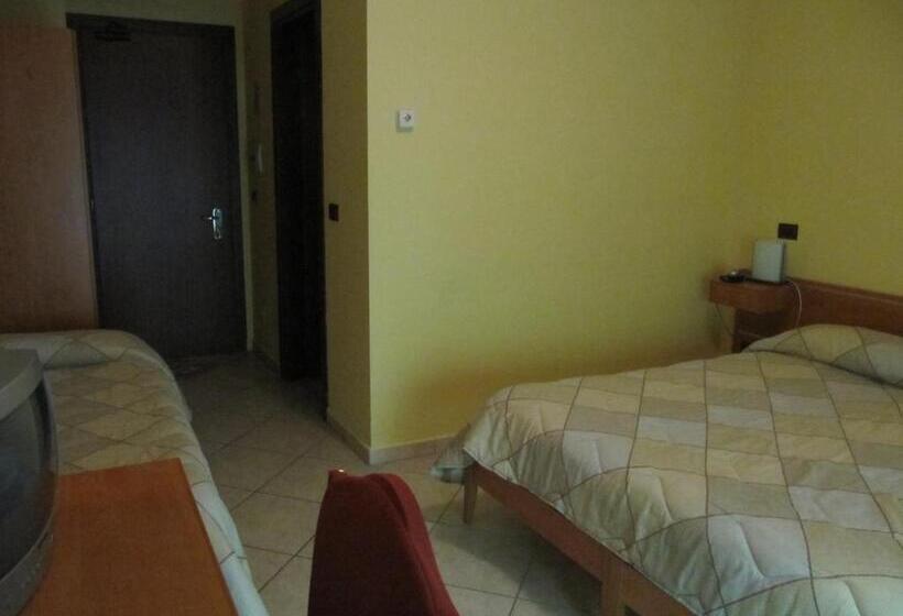 اتاق استاندارد سه تخته با بالکن, Royal Hotel Montevergine