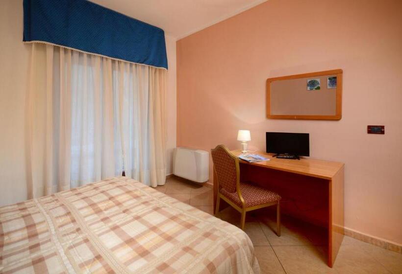اتاق استاندارد سه تخته با بالکن, Royal Hotel Montevergine