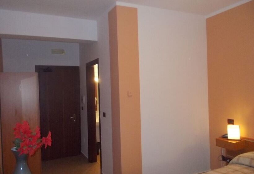 اتاق استاندارد با بالکن, Royal Hotel Montevergine
