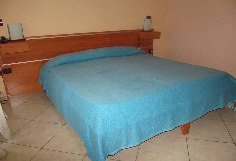 اتاق استاندارد سه تخته با بالکن, Royal Hotel Montevergine