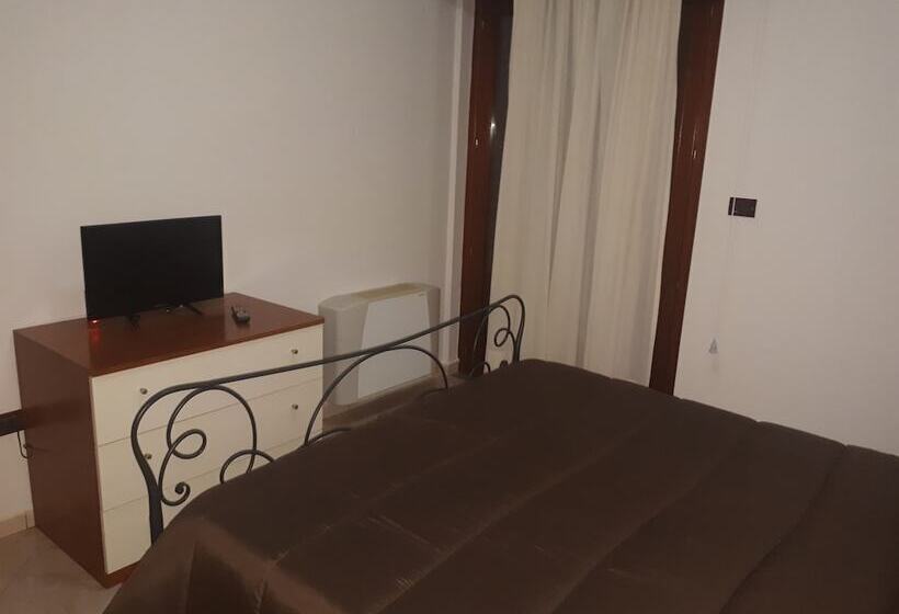 اتاق استاندارد با بالکن, Royal Hotel Montevergine