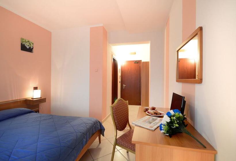 اتاق استاندارد با بالکن, Royal Hotel Montevergine