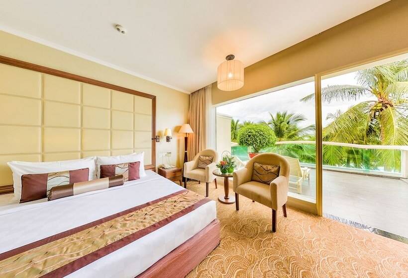 اتاق سوپریور با چشم‌انداز استخر, Sea Links Beach