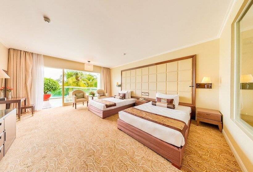 اتاق لوکس با چشم‌انداز استخر, Sea Links Beach