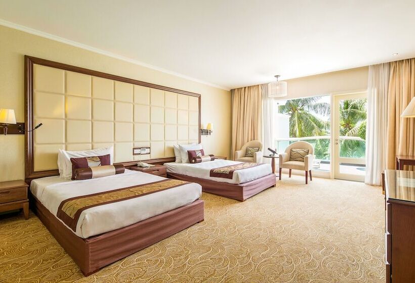 اتاق لوکس با چشم‌انداز استخر, Sea Links Beach
