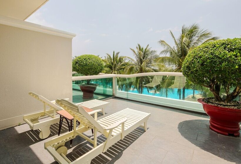 اتاق لوکس با چشم‌انداز استخر, Sea Links Beach