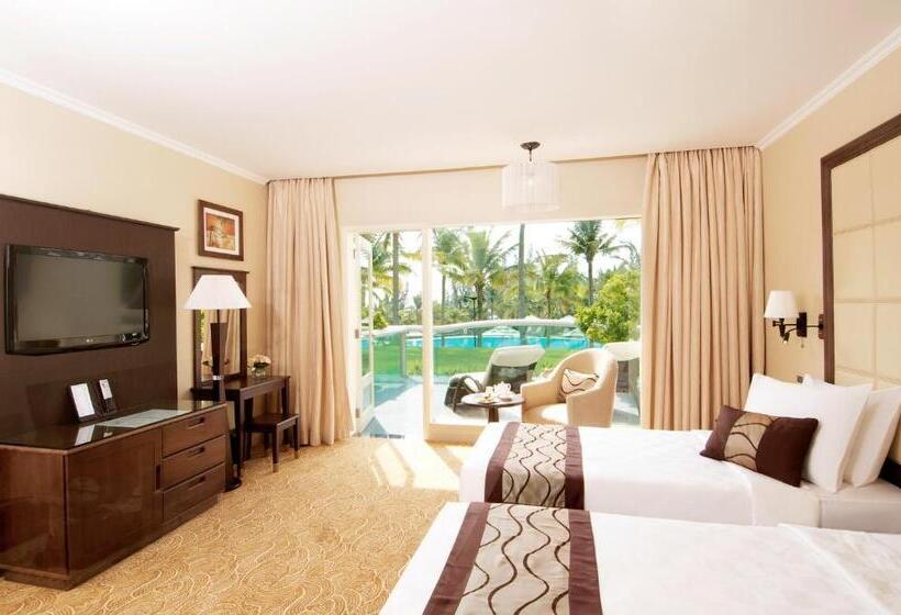 اتاق سوپریور با چشم‌انداز استخر, Sea Links Beach