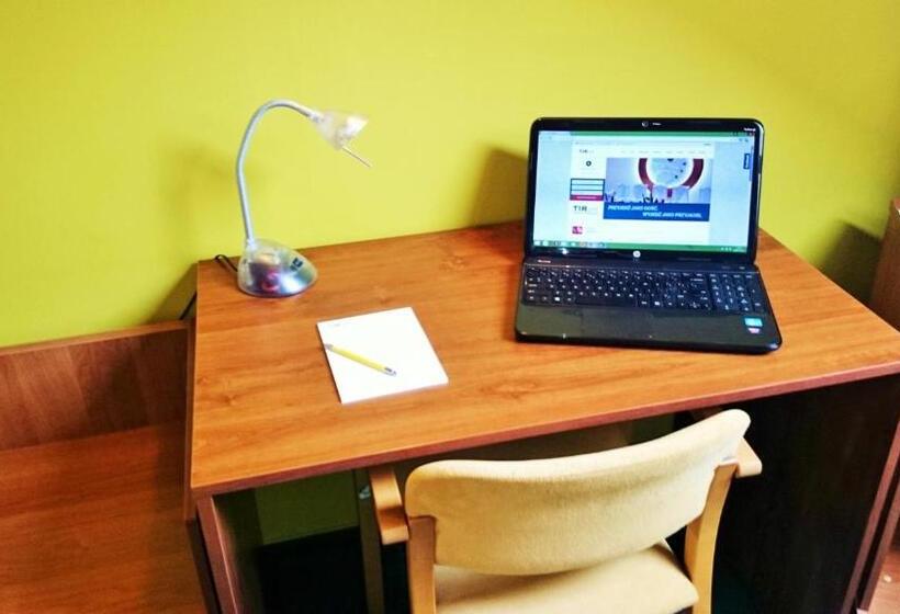 اتاق استاندارد یک نفره, Tirest