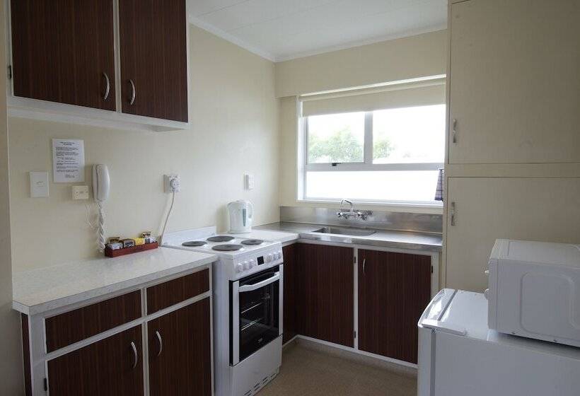 استودیوی سوپریور, Kapiti Gateway Motel