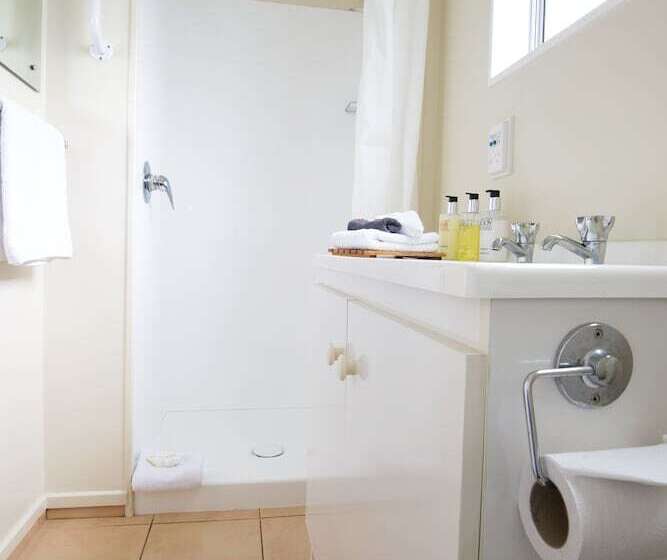 استودیو اجرایی, Kapiti Gateway Motel
