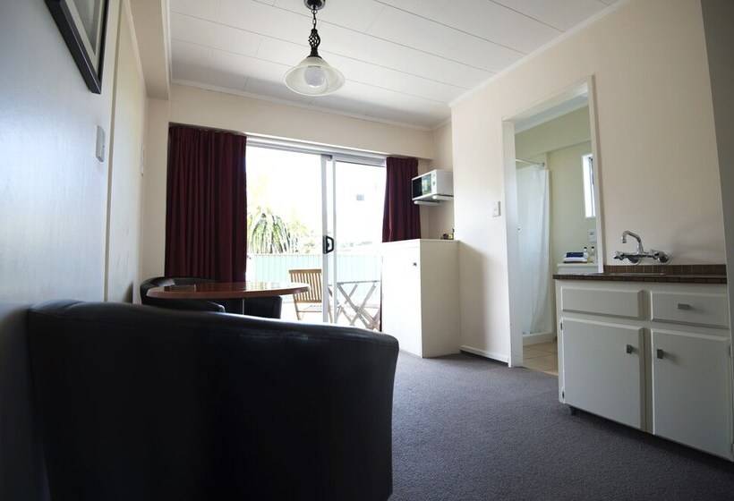 استودیو اجرایی, Kapiti Gateway Motel