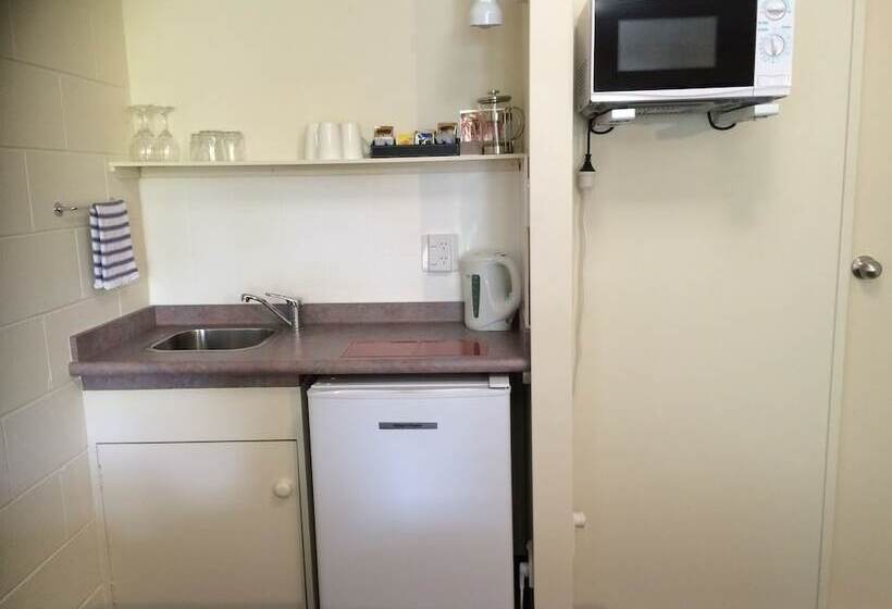 استودیوی استاندارد, Kapiti Gateway Motel