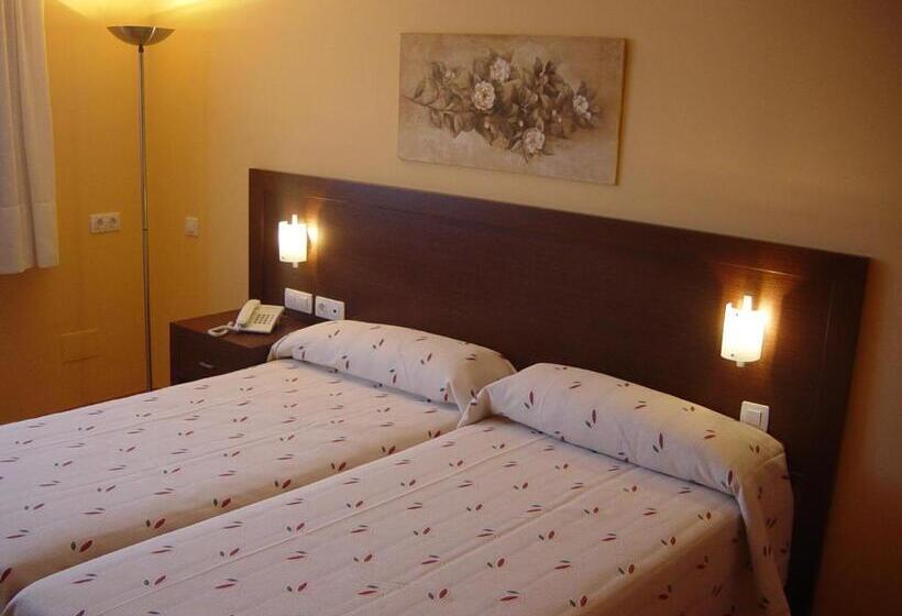 اتاق استاندارد سه نفره, Hostal Acanto