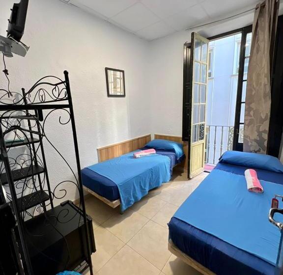 اتاق استاندارد با سرویس بهداشتی مشترک, Hostal Milan