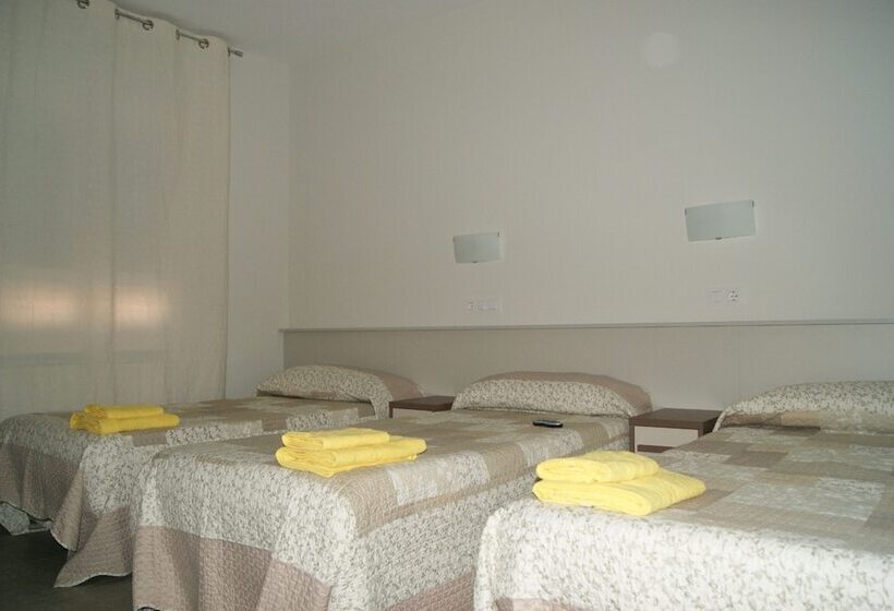 اتاق استاندارد سه نفره, Pension Calfred Ii