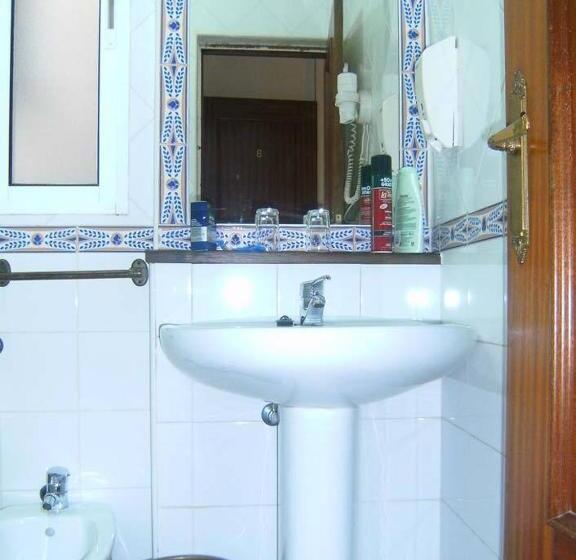 اتاق استاندارد سه نفره, Hostal Suárez