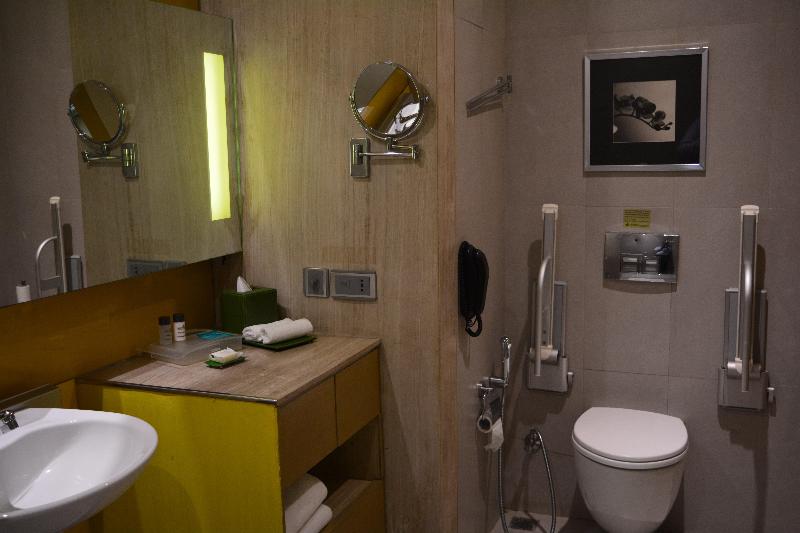 Habitación Estándar Cama King Adaptada para personas con movilidad reducida, Holiday Inn New Delhi International Airport, An Ihg