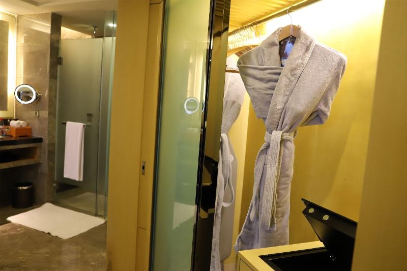 سوئیت کلاب, Renaissance Huizhou