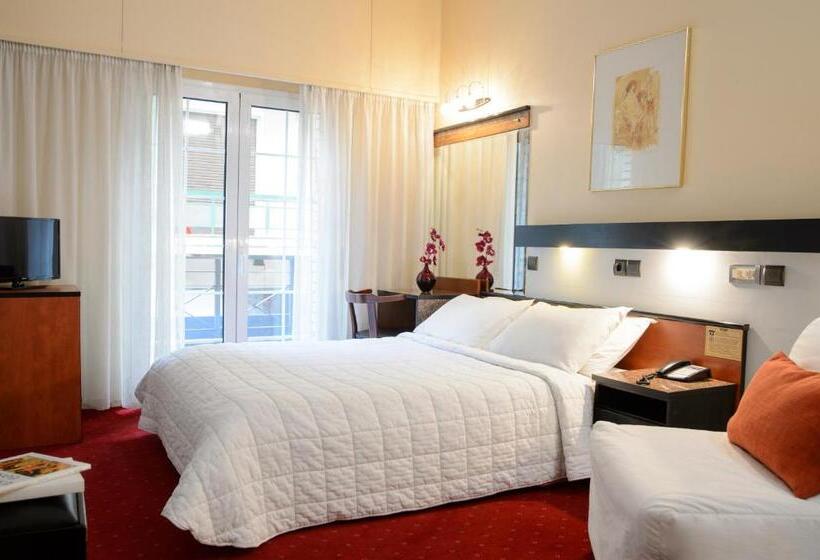 Habitación Triple Básica, Victory Inn