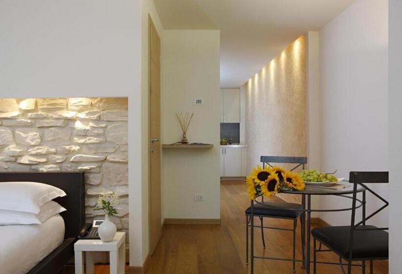 استودیوی لوکس, Relais Piazza Signoria