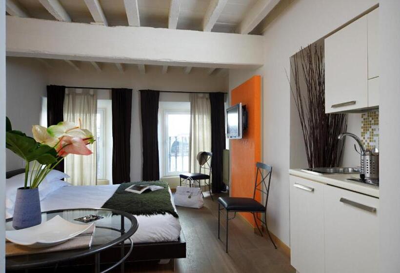 Deluxe Studio, Piccolo Signoria Apartment