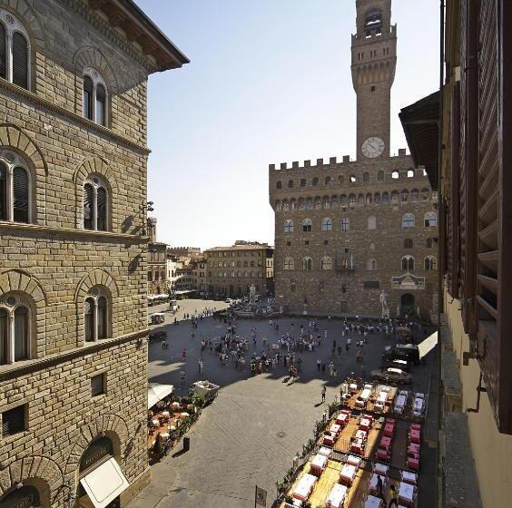 استودیوی لوکس, Relais Piazza Signoria