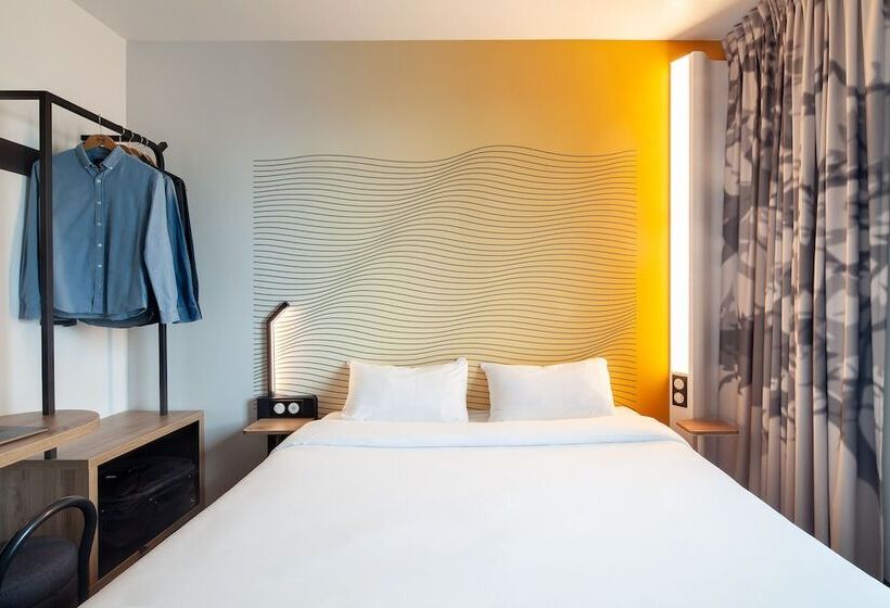 Chambre Standard Adaptée aux Personnes à Mobilité Réduite, B&b  Paris Porte Des Lilas