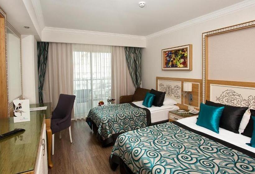 اتاق استاندارد سه نفره با چشم‌انداز کنار دریا, Crystal Waterworld Resort & Spa   Ultimate All Inclusive