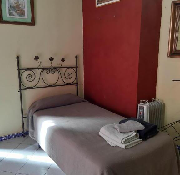 Standard 3 Bett Zimmer Geteiltes Bad, Pension Vergara , Sevilla