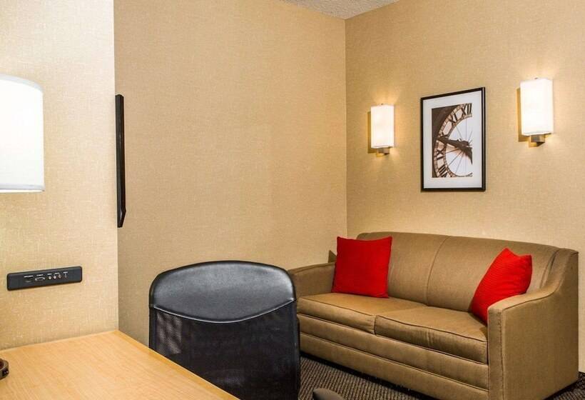 Suite Adapted for people with reduced mobility, Cambria  Traverse City