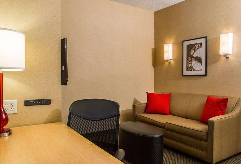 Suite Adapted for people with reduced mobility, Cambria  Traverse City