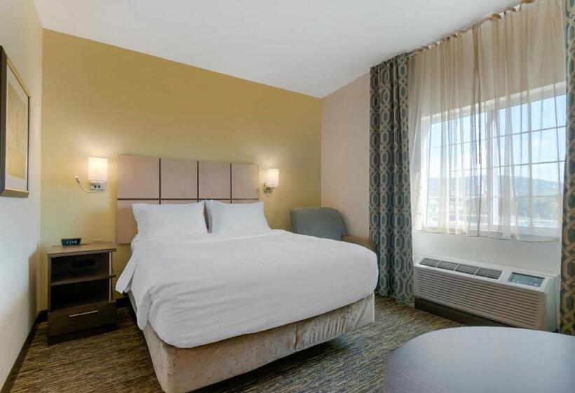 Estudio Estándar, Candlewood Suites Reading