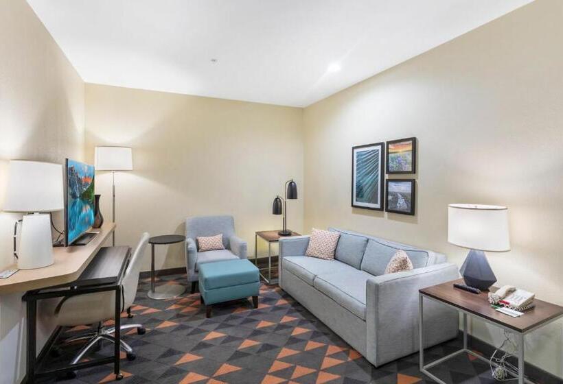 Suite, Holiday Inn  & Suites Waco Northwest