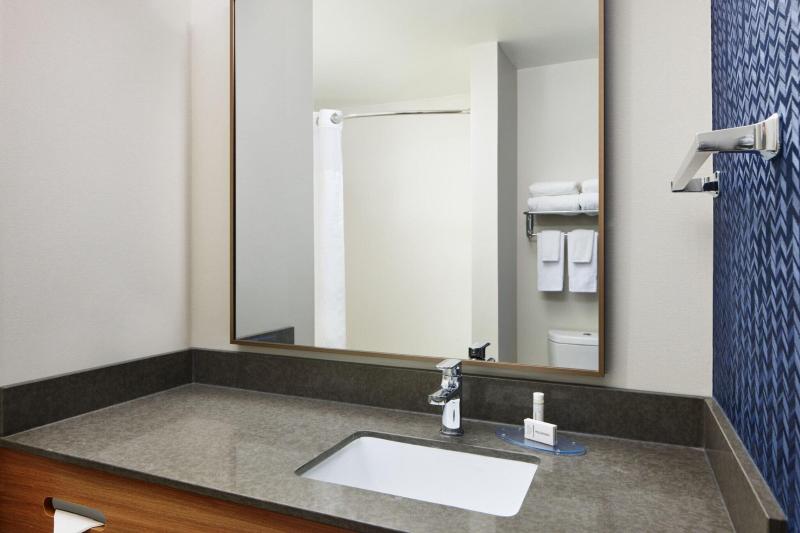سوئیت با تخت بزرگ, Holiday Inn Express Toledo Oregon, An Ihg