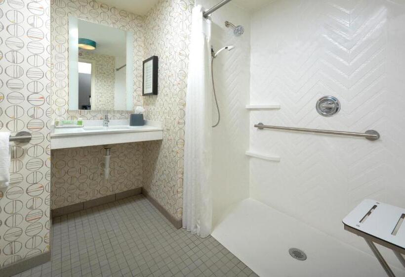 اتاق استاندارد با تخت بزرگ برای معلولان, Holiday Inn Raleigh Durham Airport, An Ihg