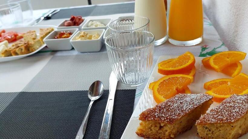 اتاق استاندارد با بالکن, Kalemi