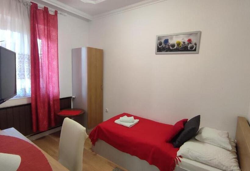 5 Bedroom Apartment, Le Rose