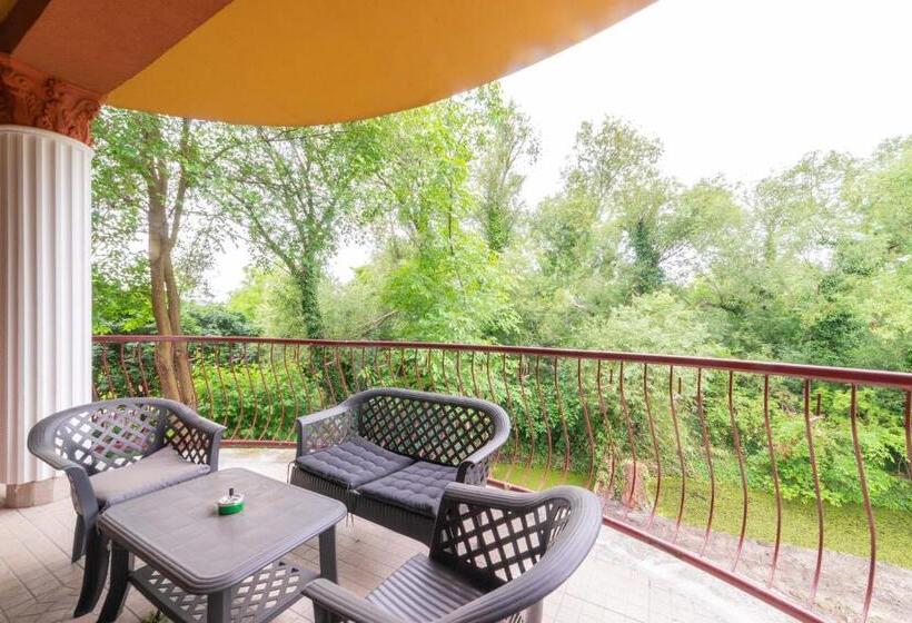 5 Bedroom Apartment, Le Rose