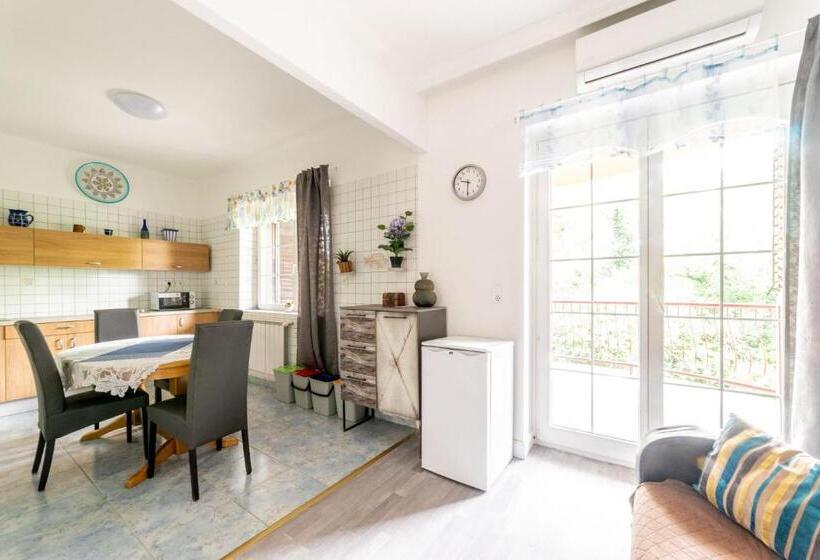 5 Bedroom Apartment, Le Rose
