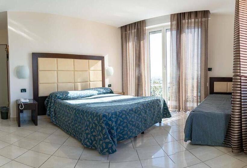 اتاق استاندارد سه نفره, Marinella