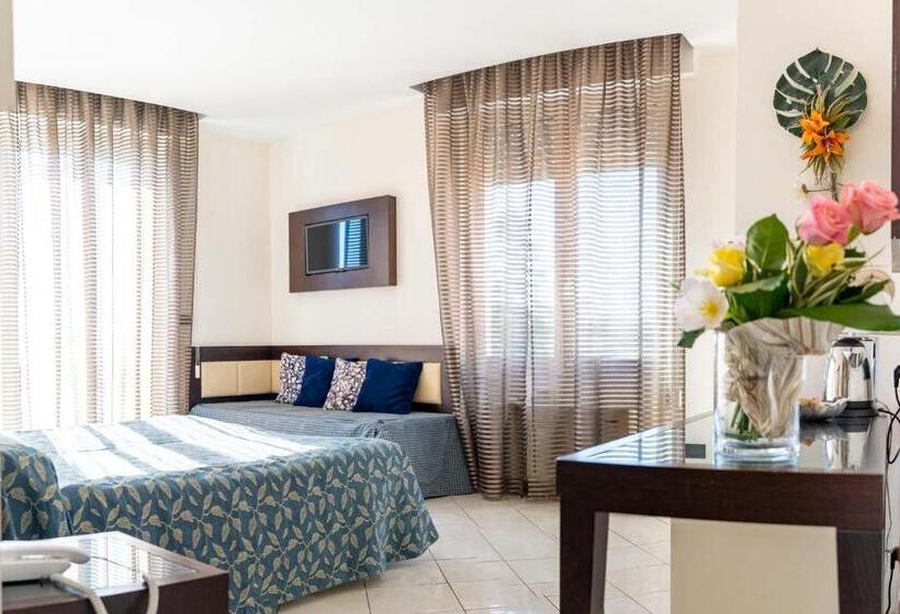 اتاق استاندارد سه نفره, Marinella